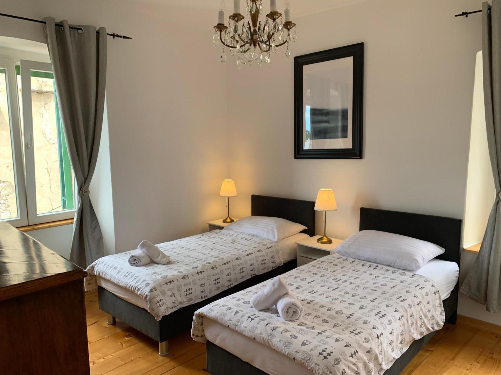Apartments And Rooms Ille 시베니크 외부 사진