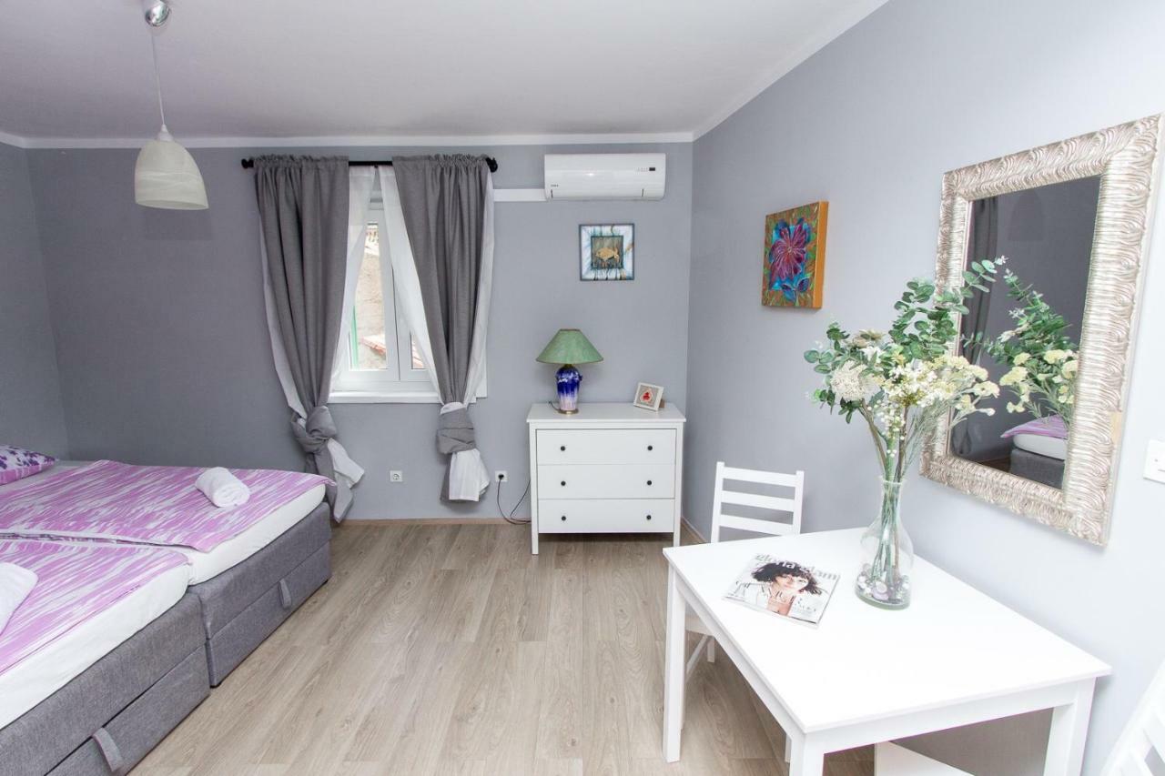 Apartments And Rooms Ille 시베니크 외부 사진