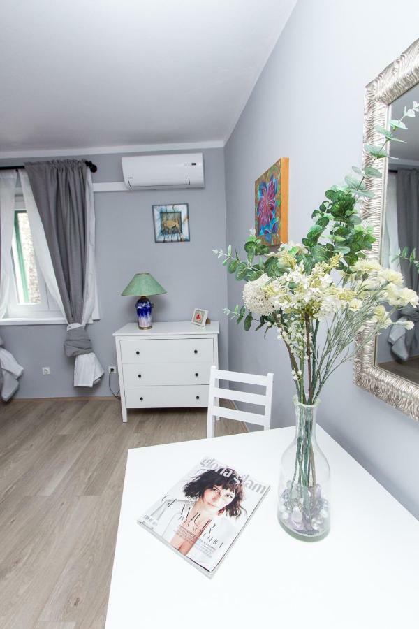 Apartments And Rooms Ille 시베니크 외부 사진