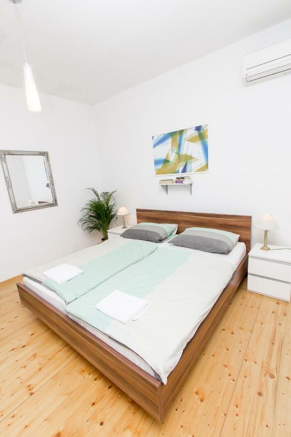Apartments And Rooms Ille 시베니크 외부 사진